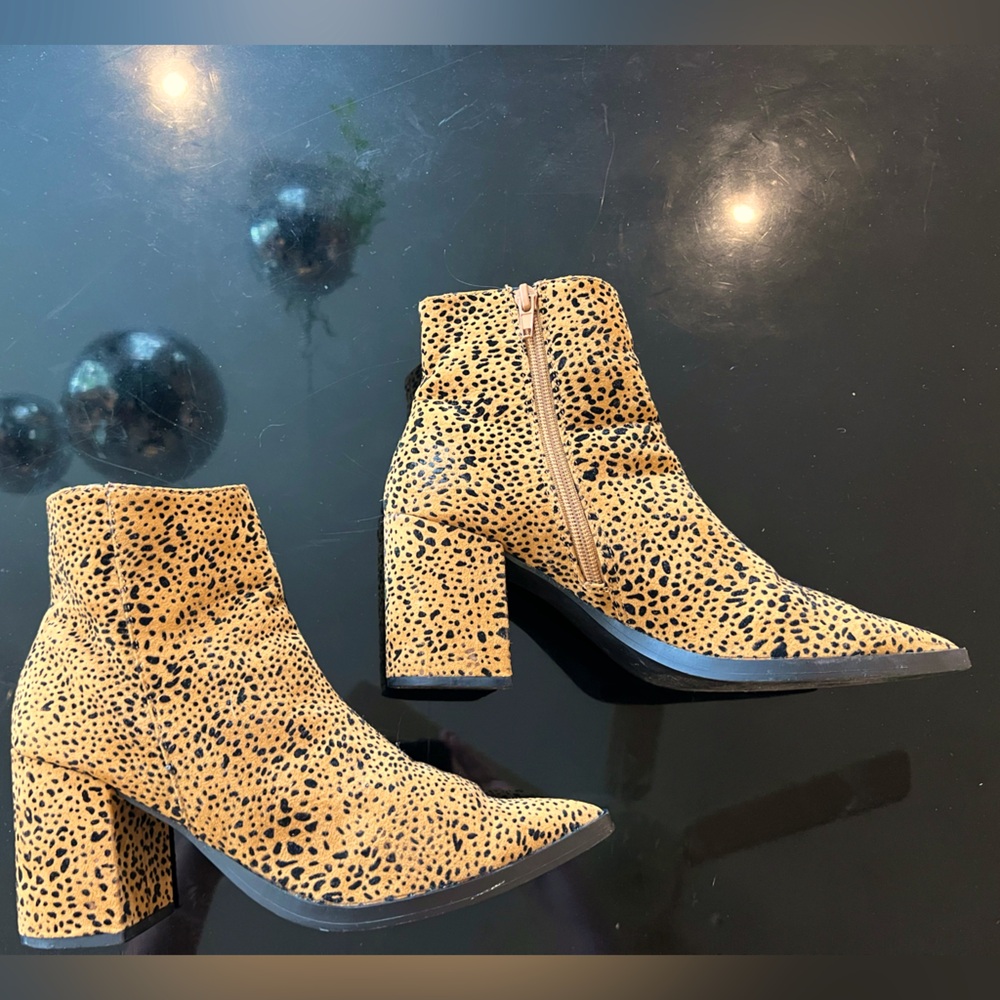Qupid Animal Print Booties size 8